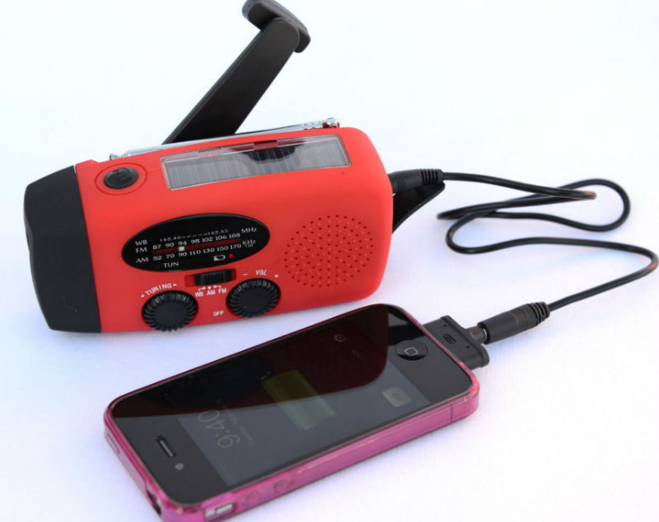 Solar Hand Crank Radio Flashlight – Power Anywhere, Anytime! - Image 5